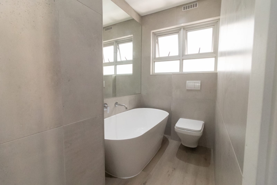 3 Bedroom Property for Sale in Sea Point Western Cape